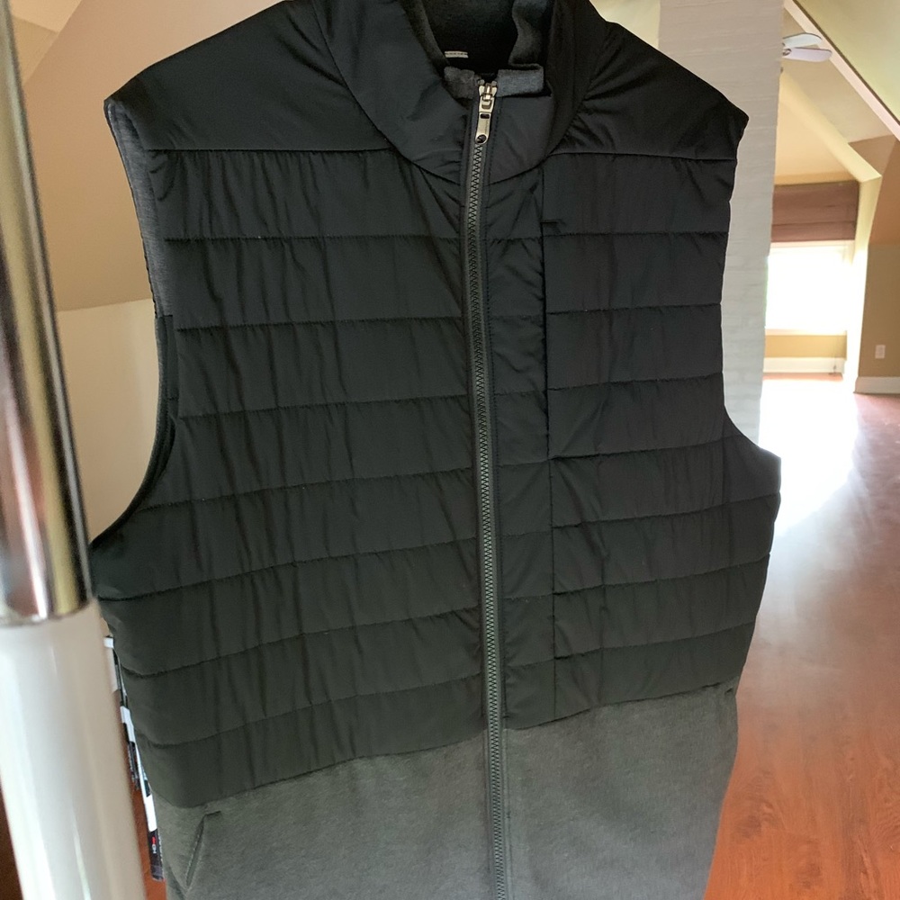 Lululemon Men’s Black/Grey Vest